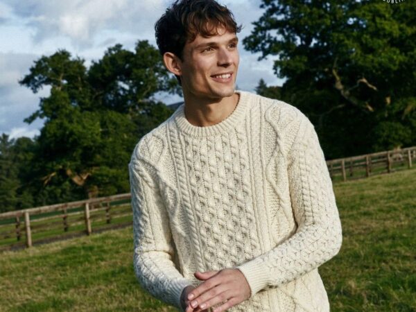 Fearnóg Aran crew neck sweater